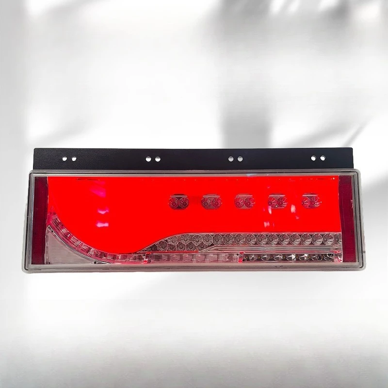 Sickle truck rear rear Japanese cargo trailer red bright color truck tail light