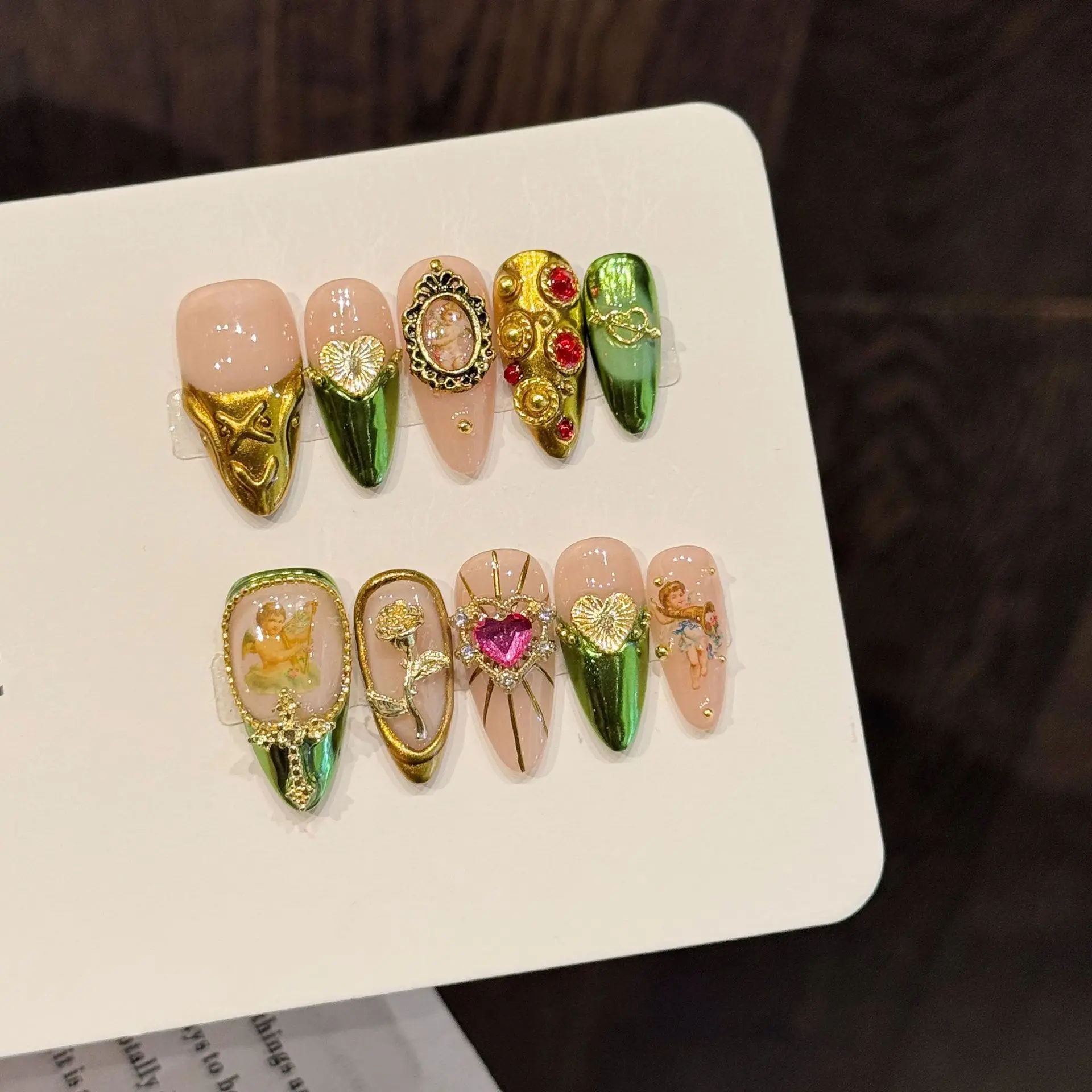 

10pcs Retro Court Style Handmade False Nails Love Heart Mirror Rose Decor Press On Nails Green French Style Almond Fake Nail
