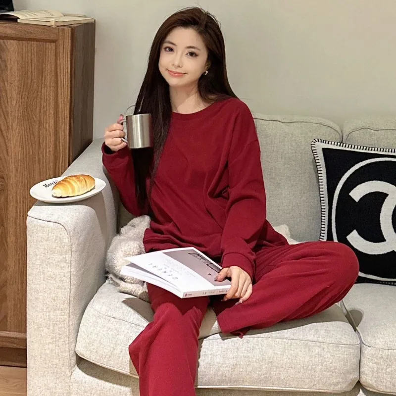 

Velvet round neck pajamas women autumn winter long sleeves and trousers lazy Look slimmer fallow loungewear Can be worn outside