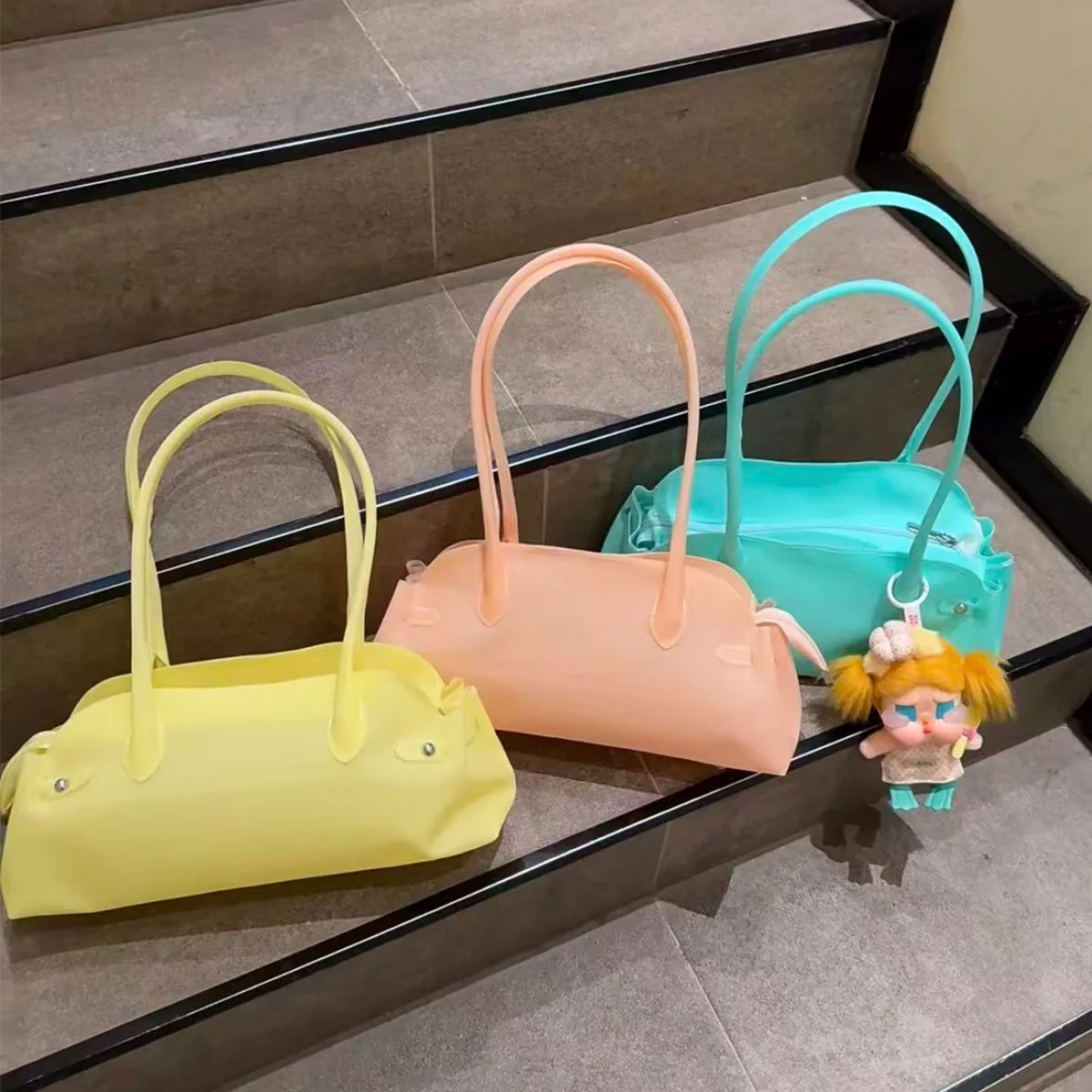 

Fashionable PVC Jelly Bag Candy Color Summer New Style Shoulder Bag Women Y2K 2026 Trendy Handbag Vintage Underarm Baguette Bag