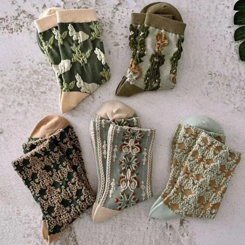 Retro Ethnic Funny Thermal Cheap Slippers Clothes Women Korean Harajuku Style Vintage 3D Flower Embroidery Socks for Girls Items