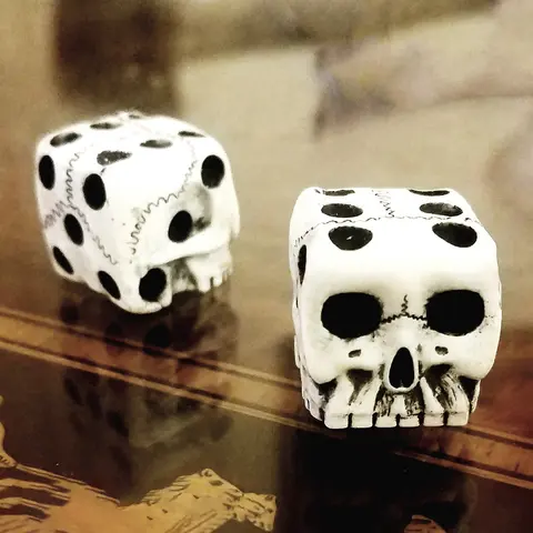DND TRPG RPG 테이블 게임 보드 게임 할로윈용 6 면 해골 패턴 송진 도트 주사위, 블랙 화이트 포인트, D6 16mm, 6 면, 1 개