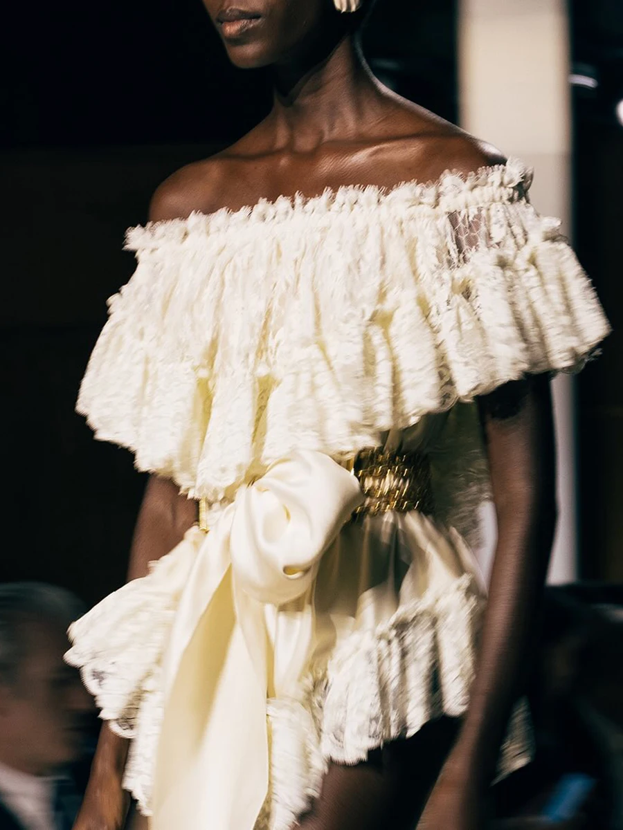 TWOTWINSTYLE Retro Romantiek Asymmetrische Kanten Jurk voor Vrouwen Slash Hals Korte Mouw Patchwork Satijnen Strik Mini Jurken Vrouwelijke