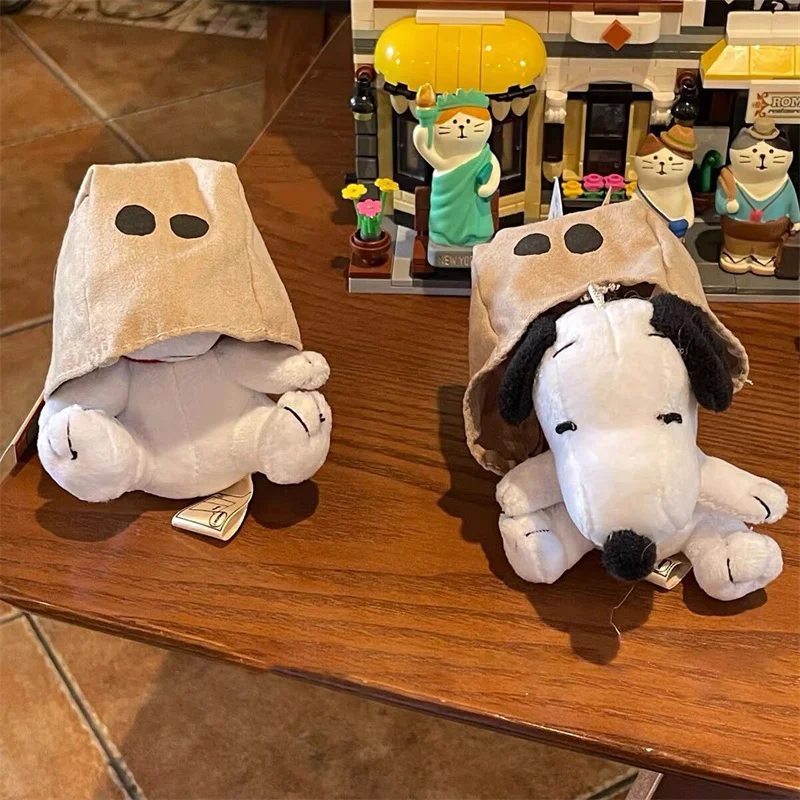 Muñeco de Snoopys de 10cm, modelo de perro de dibujos animados, juguete de peluche, figuras de Anime, bolso suave y bonito, colgante de decoración, regalo de cumpleaños para niñas y niños