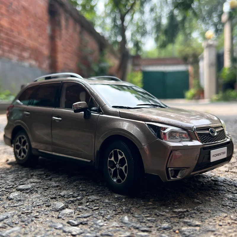 

Оригинальная масштабная модель 1:18, Subaru Forester XT 2015, под давлением модель для коллекции и демонстрации