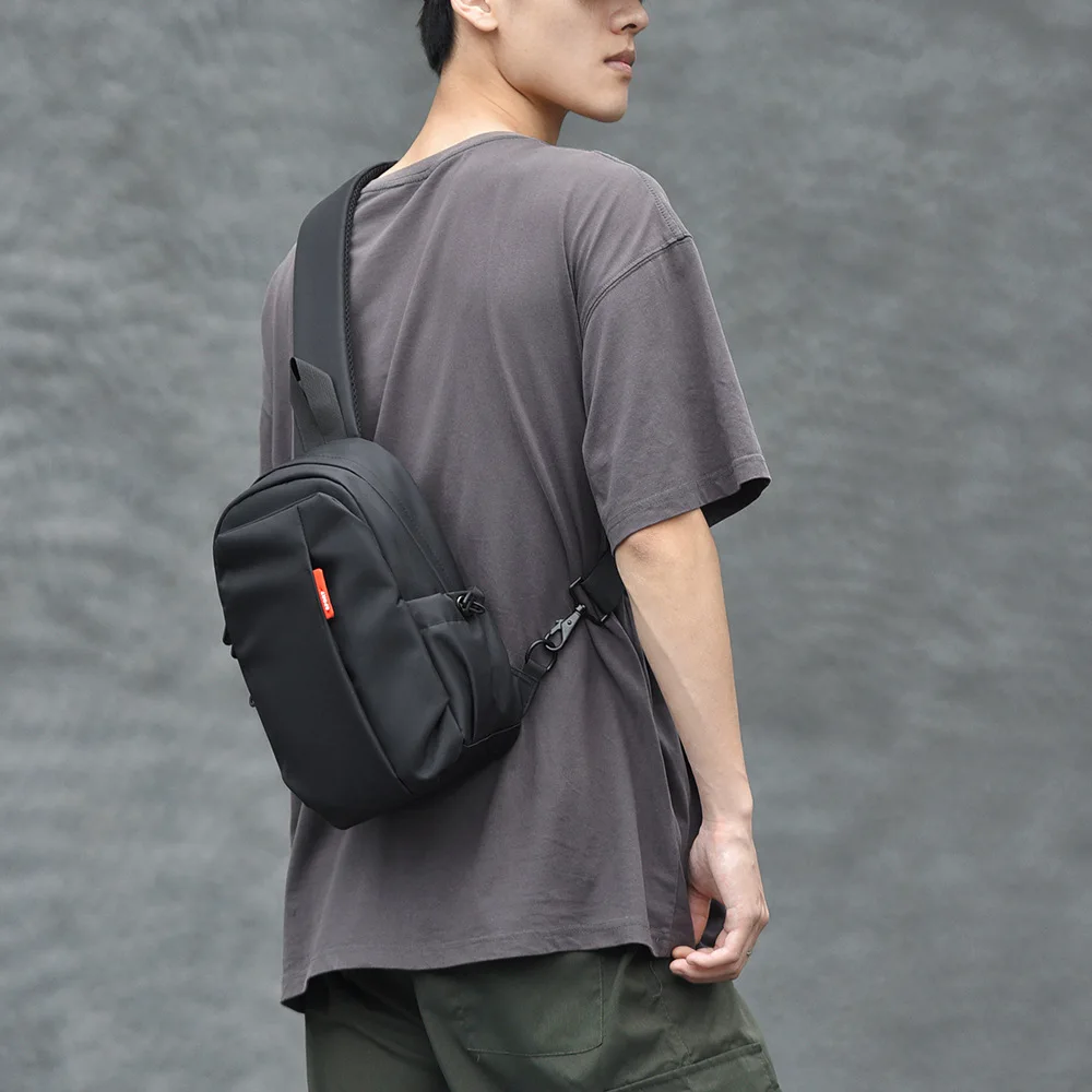 Bolso Pecho Hombre Outdoor Cycling - usage example