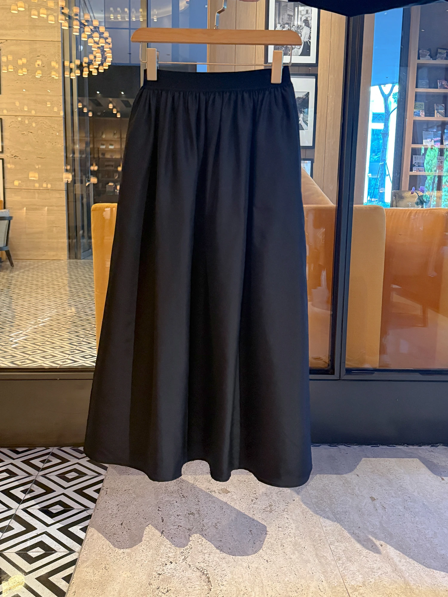 

Elegant Black Silk Power Spin Half Skirt Romantic Soft Beauty Luminous Inner Charm A-Line Skirt mid Waist Elastic Waist