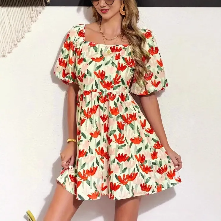 Sukienka z krótkim rękawem typu lampion z nowym kwiatowym wzorem na rok 2025