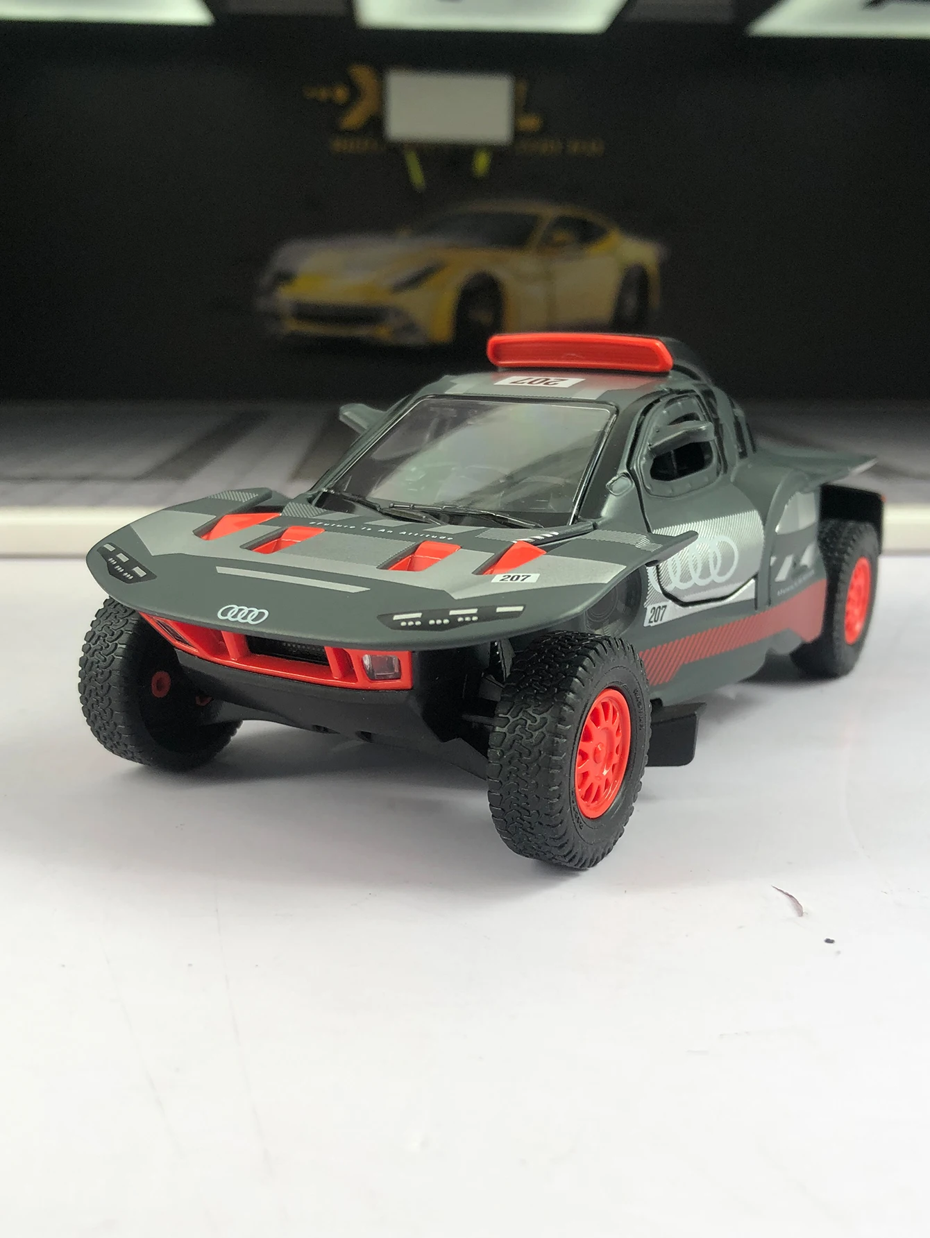 

Rastar 1:32 simulation zinc alloy Audi RS Q E-TRON model car, static ornament, metal collectible gift car