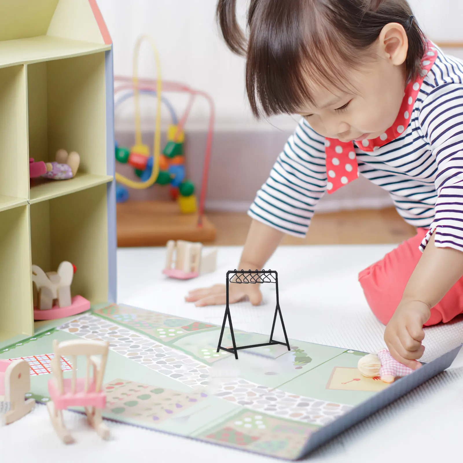 

Набор миниатюрных вешалок для одежды, пластиковая мебель для кукольного домика, маленький органайзер для хранения, подставка для демонстрации одежды, мини-домик