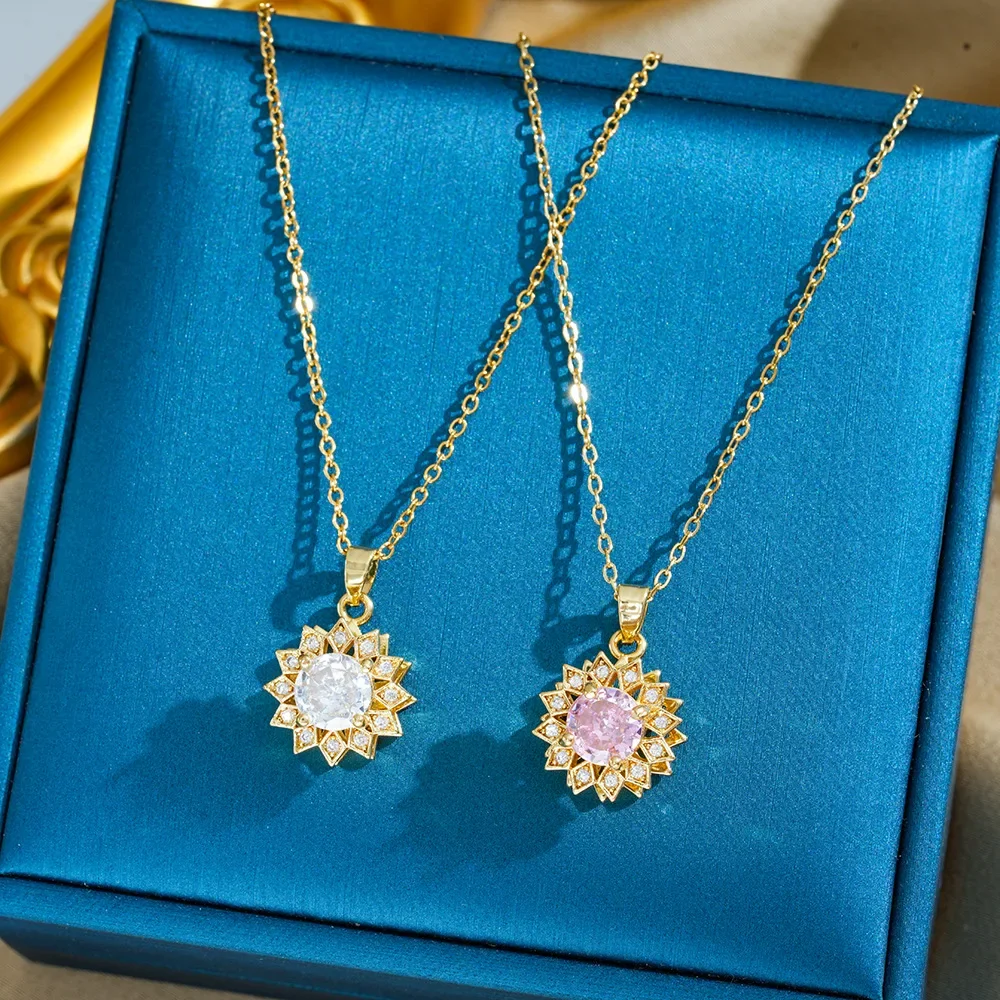 The elegant lady's rotating flower necklace features a unique design. Simple, fashionable, trendy, versatile and excellent