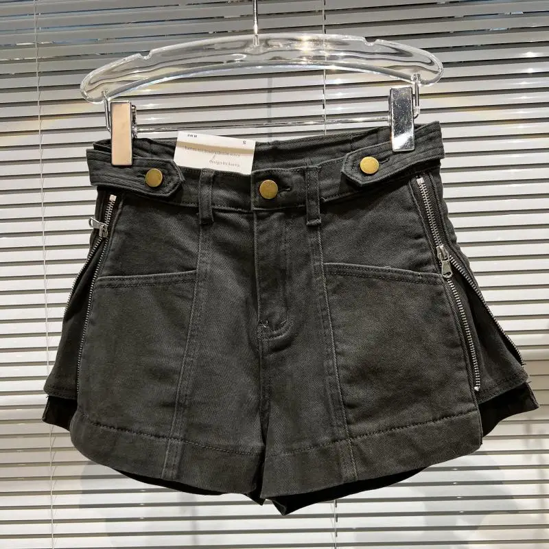 Denim Shorts For spring 2024 New Retro Large Pocket Side Zipper Design Three Division Shorts For Women Summer All-Matched Jeans