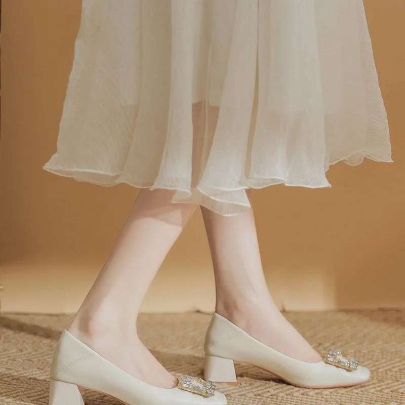 フランスのソフトレザー春夏イブニングスタイルハイヒール、女性の太いヒール、プロのシングルシューズ、ブライドメイドシューズ