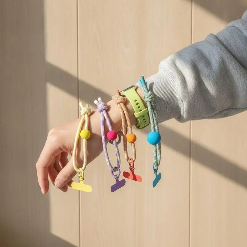 Buntes, geflochtenes Handy-Handgelenksband mit weichem Pompon für den täglichen Gebrauch, Reisen und Outdoor-Aktivitäten. – Detail 14