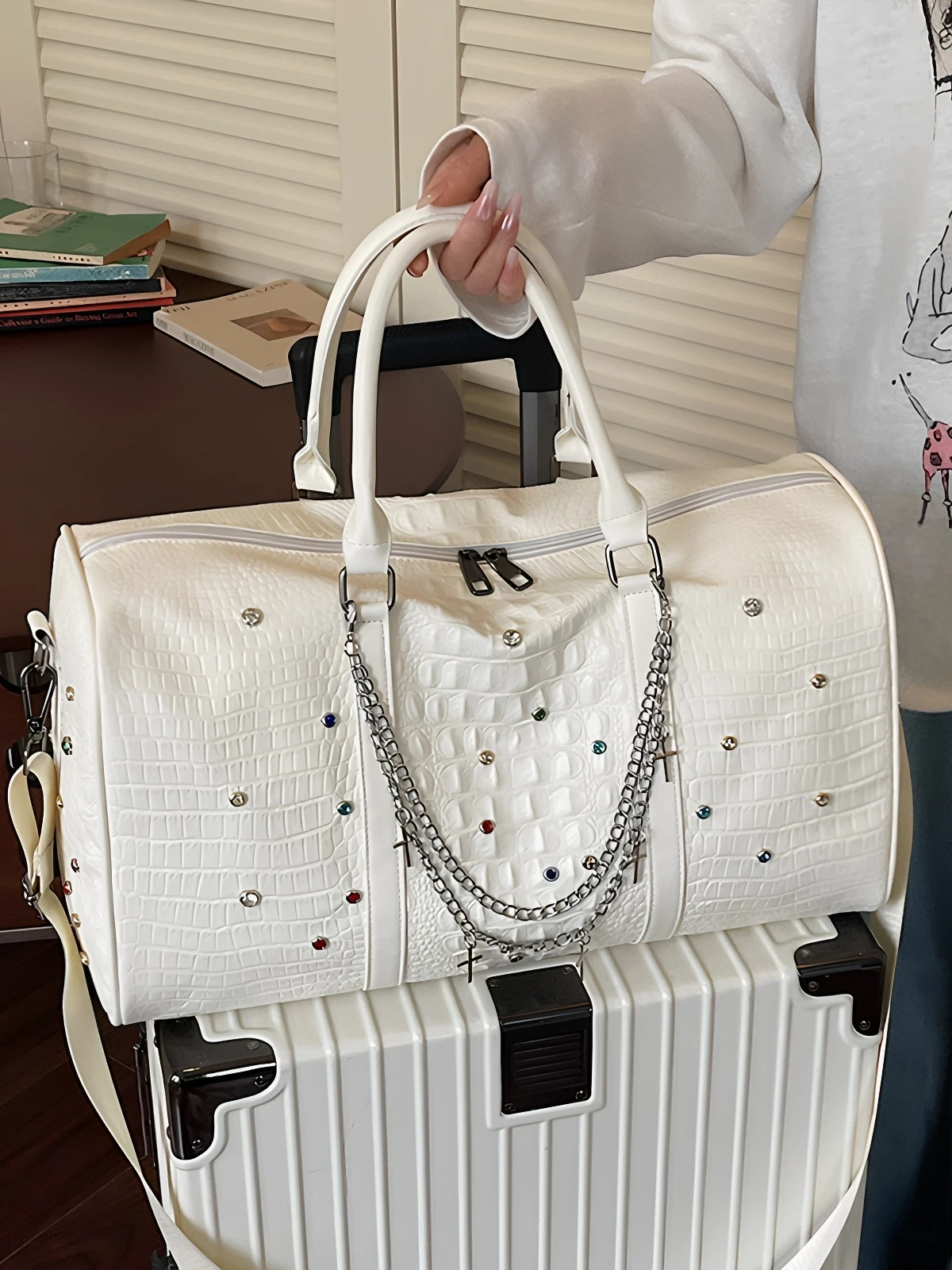 fashionable-lightweight-crocodile-pattern-travel-bag-women's-handbag-sport-fitness-bag-waterproof-large-capacity-short-trip