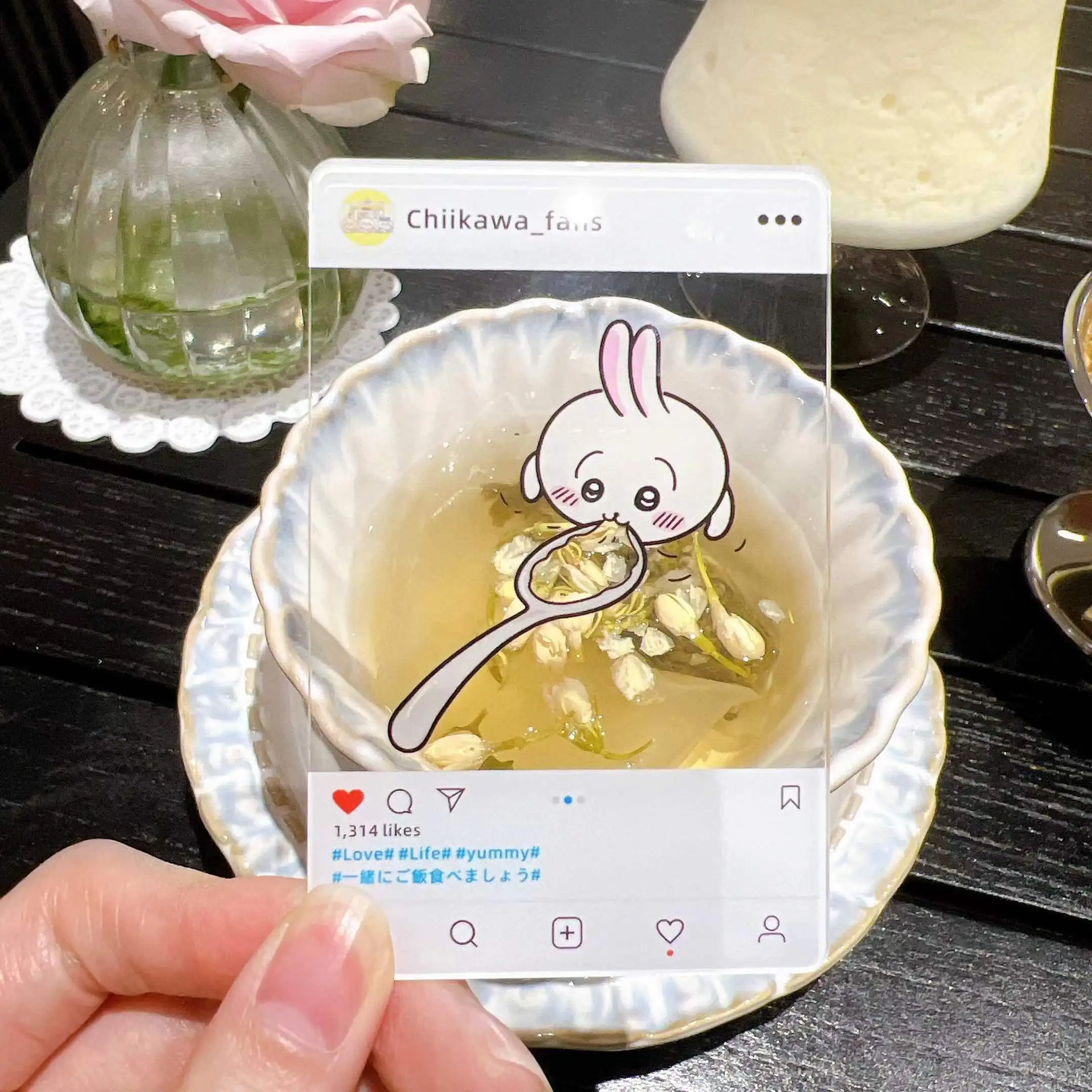 

New Chiikawa Cartoon Ins Hachiware Usagi Eating Acrylic Transparent Card Cute Photo Prop Decoration Decorative Photo Card