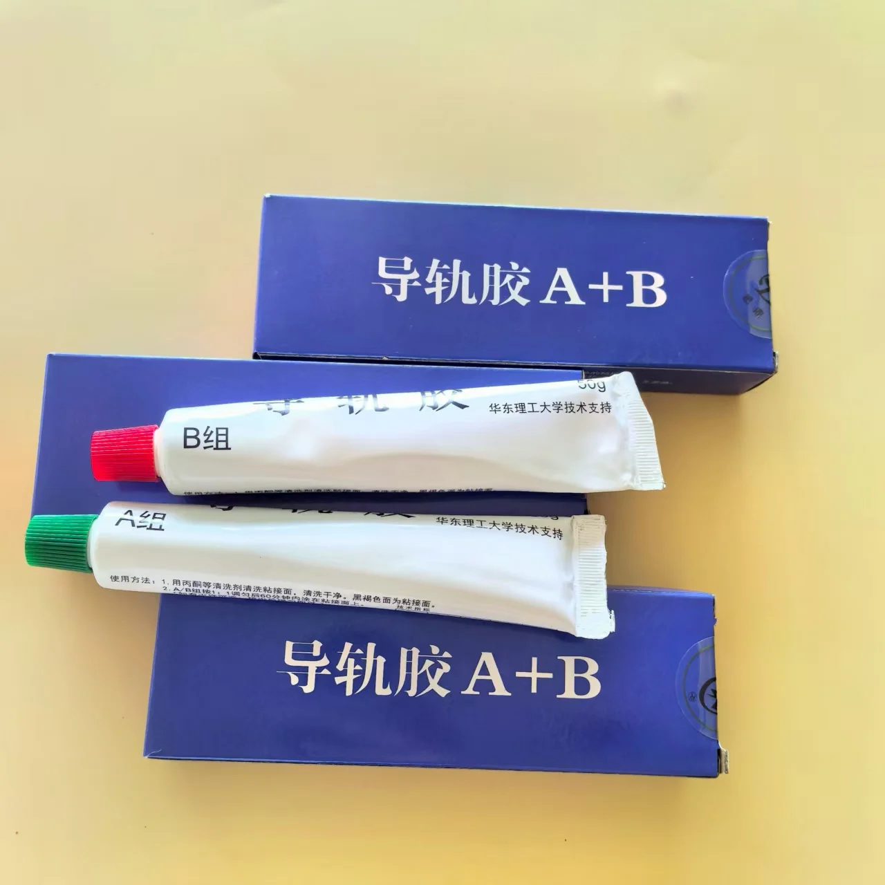 

1 комплект станков с ЧПУ, направляющая, мягкий ремень, клей Wayloc II, специальный клей A B