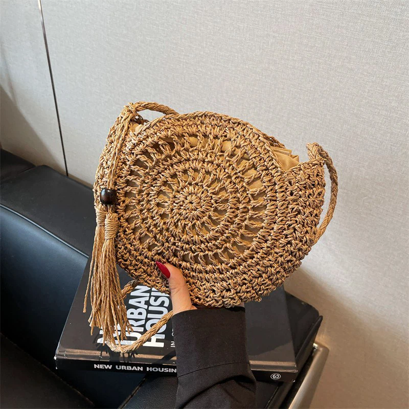 Damen Strohtasche mit Hohlmuster, Runde Rattantasche, Weiche Papierseil-Schultertasche mit Quasten, Handgefertigte Sommer-Strand-Umhängetasche