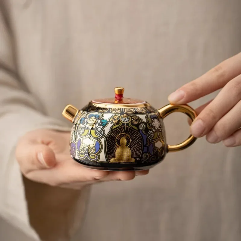 A high-end and retro Chinese ceramic teapot, a small set of tea cups for one person