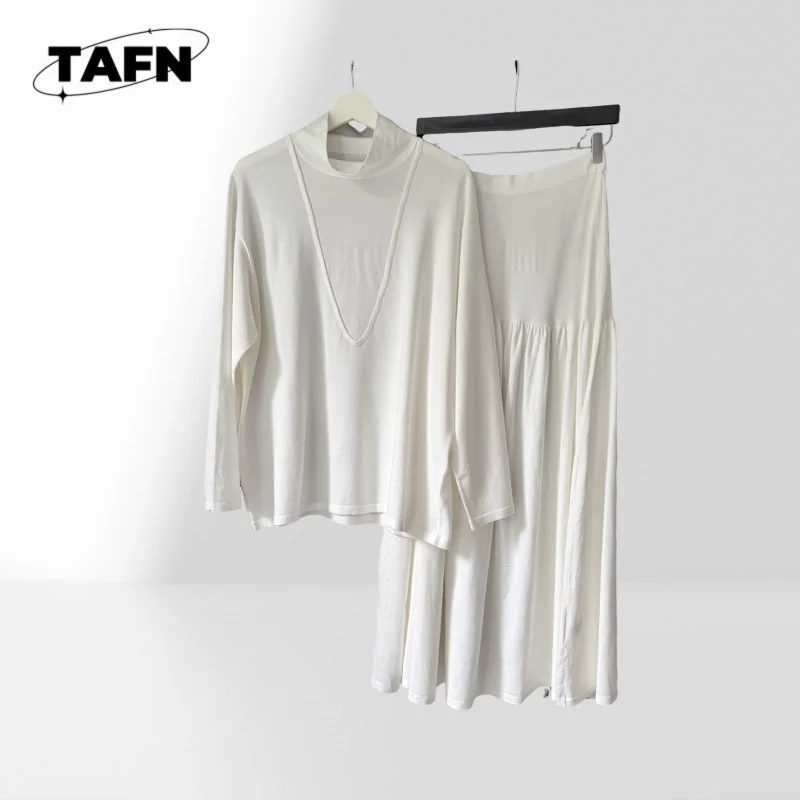 

Fashion-Forward Women's Skirt and Top Set, Easy to Style for Any Event Perfect for Day-to-Night Versatility AJ2813