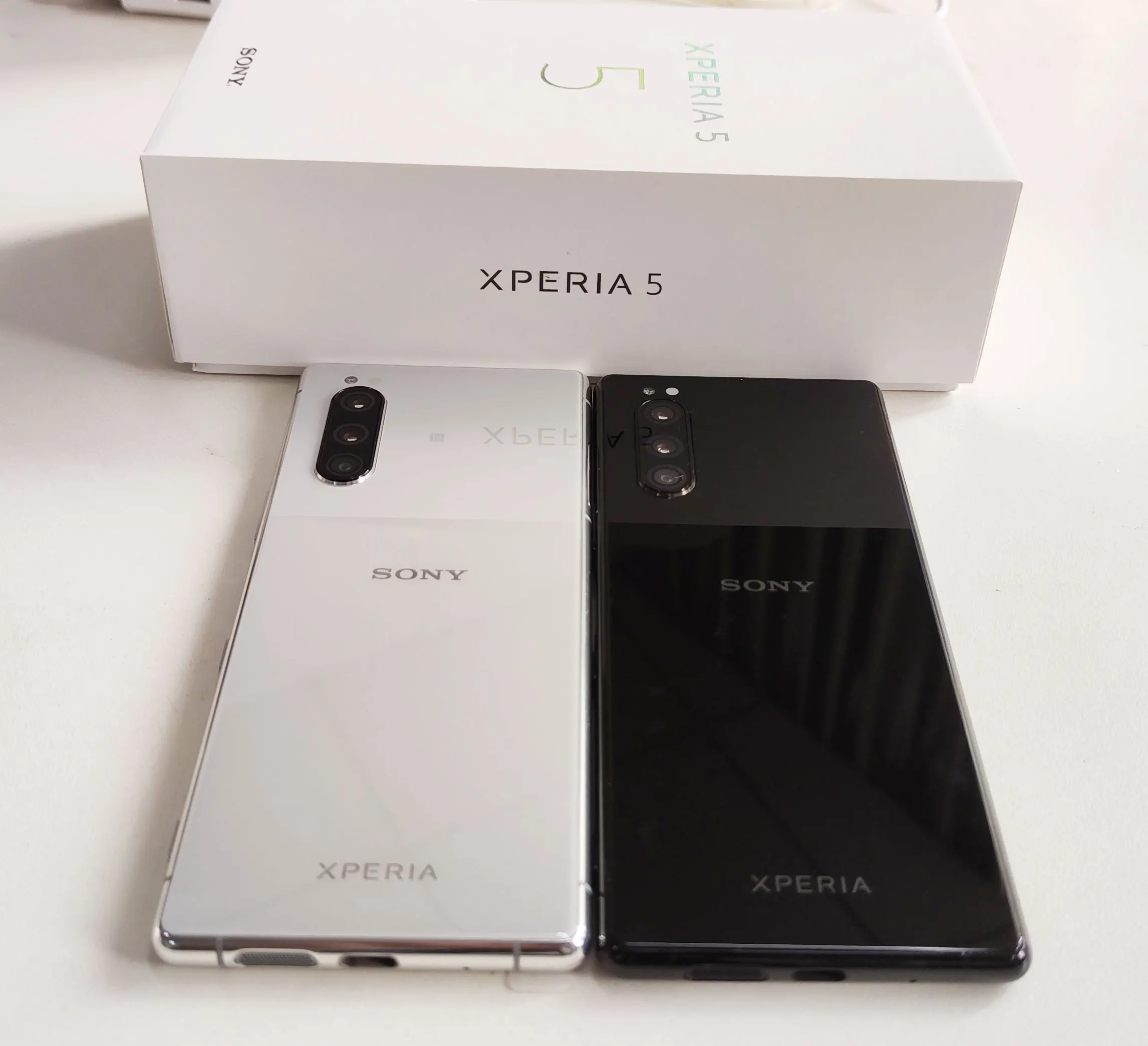 SONY Xperia 5本体　K86 Sony Xperia 5 SoftBank 901SO Red 64GB Android Smartphone