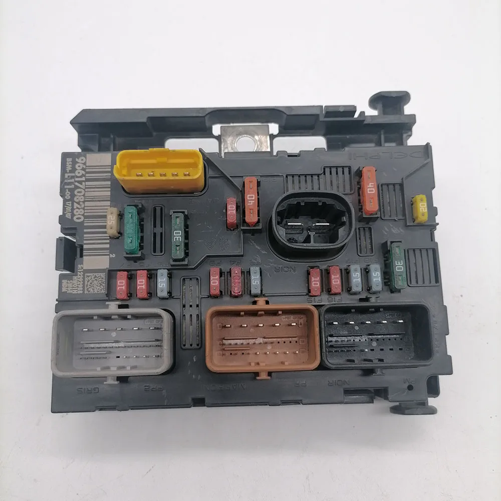 Suitable for Peugeot 307 Citroen C2 C3 C4 Coupe C4 I ENGINE FUSE BOX servo box 9675879480  6500ET