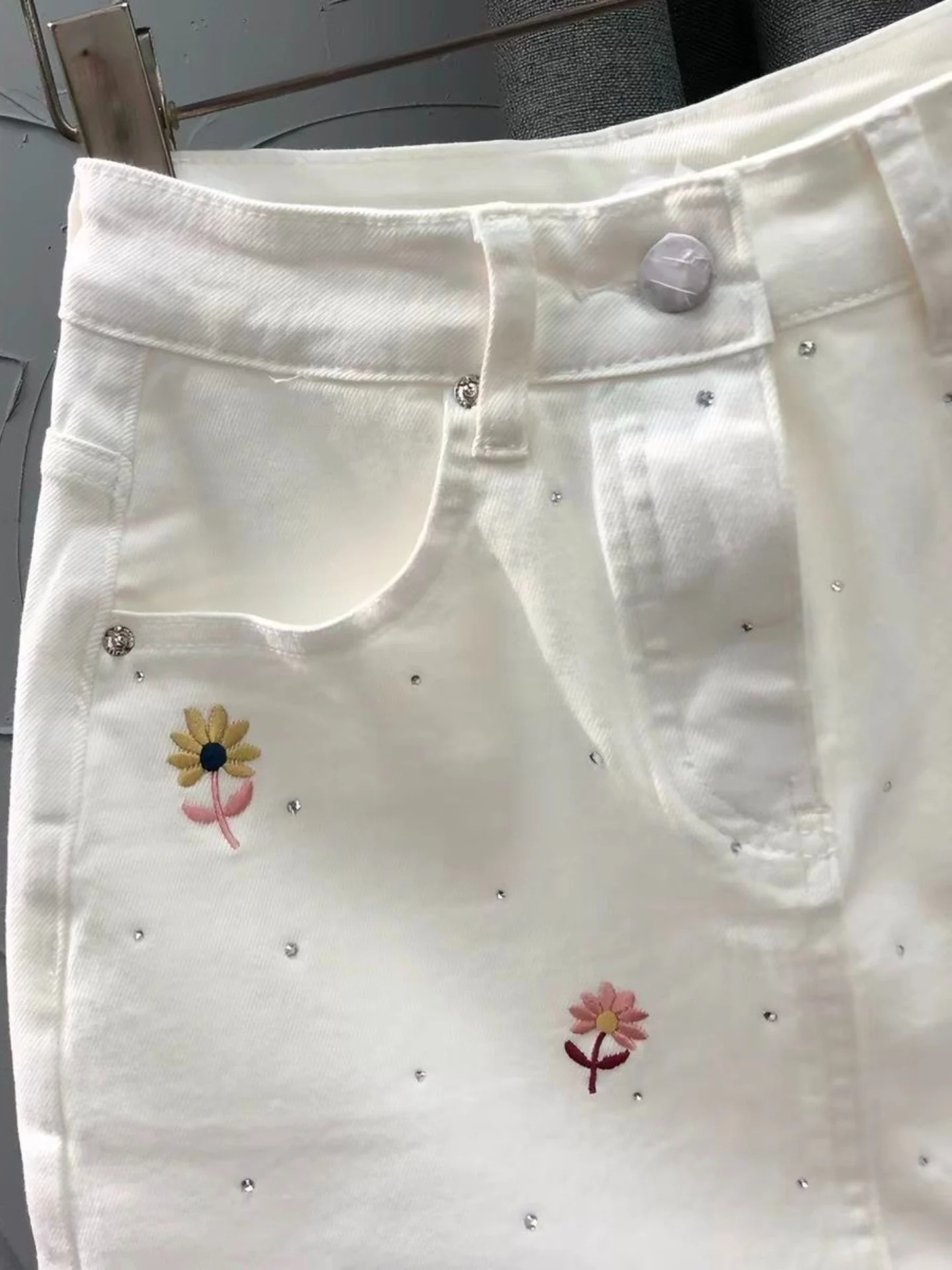 High Waist Embroidered Denim  Skirt Women's Fashion A-Line Bodycon Skirt European Style Casual Cotton Elastic Fabric