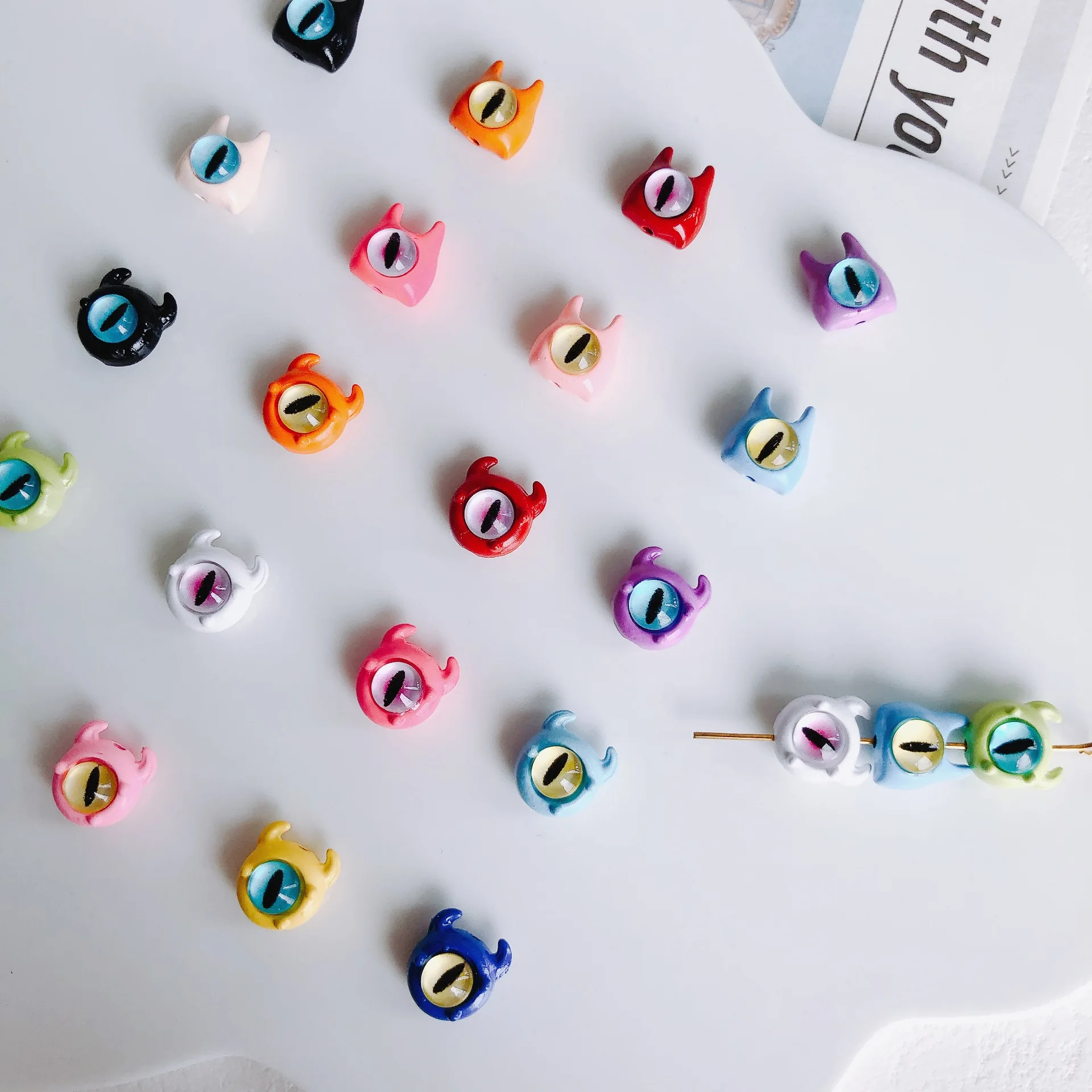 

Newest 30pcs 10*12*8mm Kawaii Cute Solid Colors Animal Eye Shape Acrylic Solid Jewelry Beads Fit Necklace Bracelet Earring DIYg