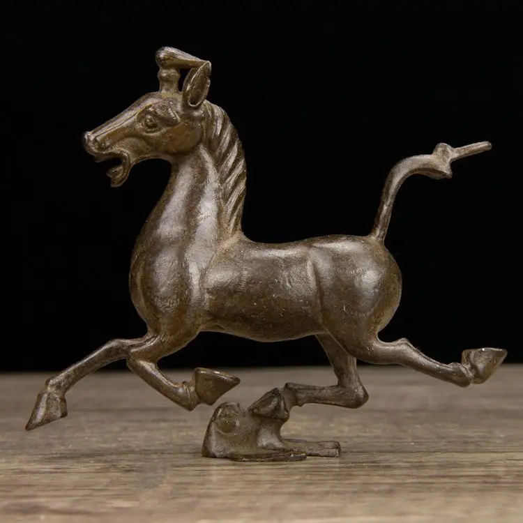 

Copper-plated Ma Ta Feiyan ornament, home decoration handicrafts, 11.5 long, 4.5 wide and 10 cm high