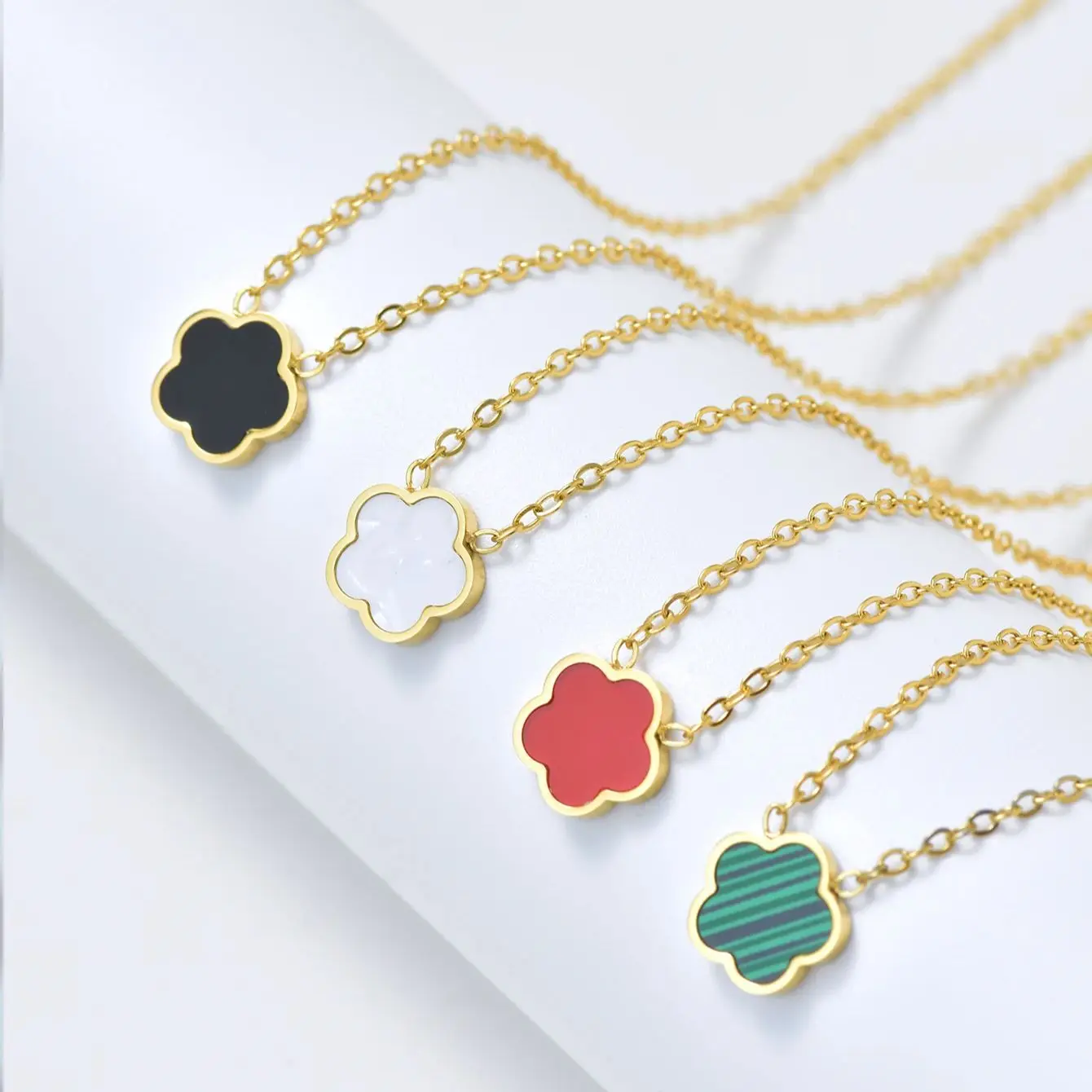 1 Piece Simple Fashion Stainless Steel Four Leaf Clover Five Flowers Necklace Sweater Chain Birthday Gift for Mother and Friend