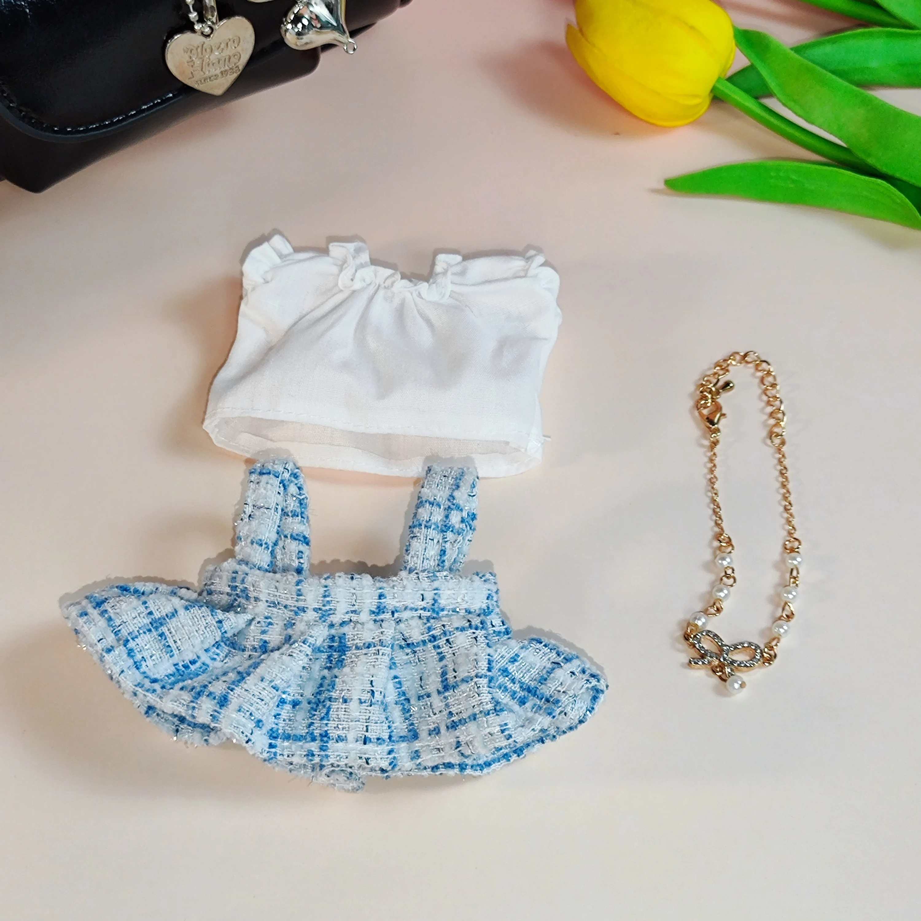 【الزي فقط】سلسلة مفاتيح من الفينيل من Labubu Gen 1&2 - مجموعة فستان بطل الرواية المزخرفة بالذهب