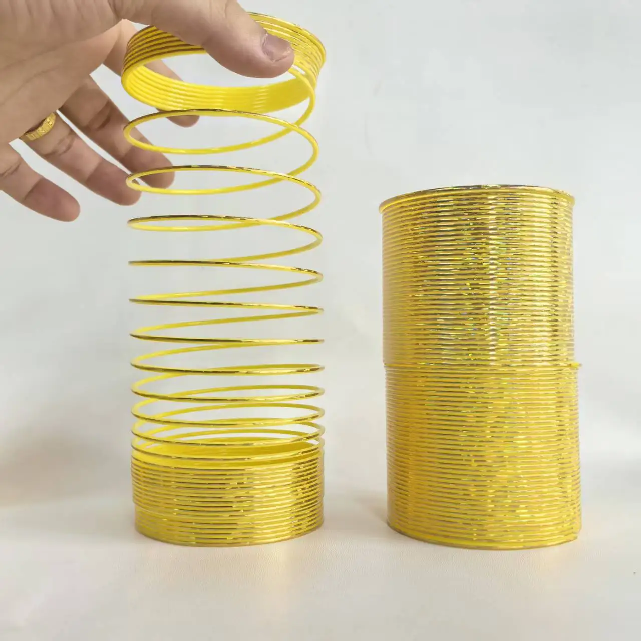 

1/3/6pcs Golden Glitter Holographic Rainbow Spring Toy, Thick Plastic, Stretchable Bouncy Magic Coil, Perfect Kids Party & Birth