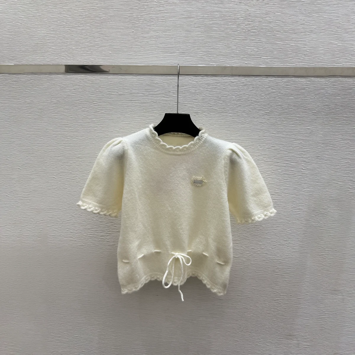 2026 high-quality women's black fungus edge bubble short sleeved drawstring knitted top--26916161