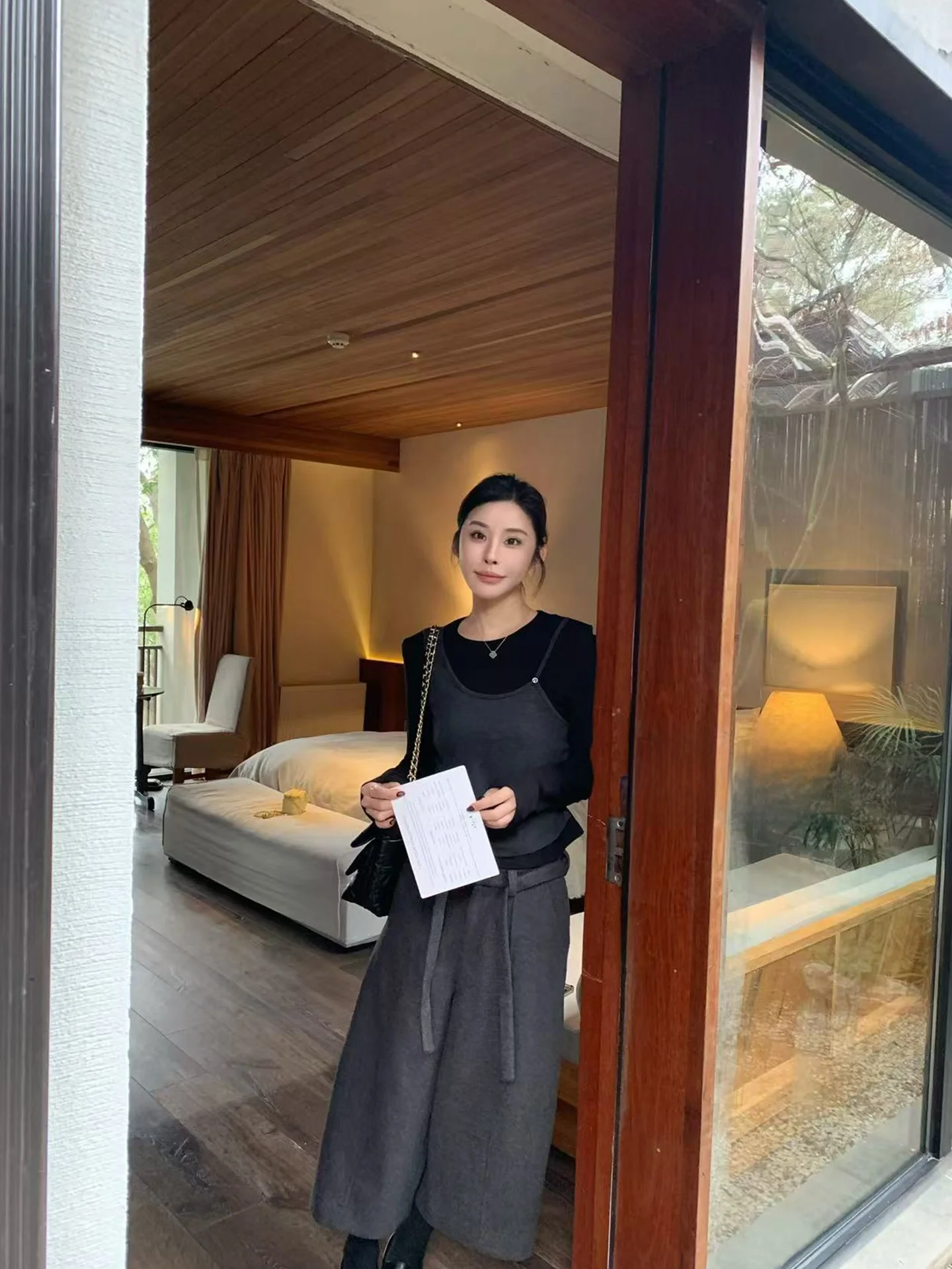 

Женская утепленная зимняя футболка с длинным рукавом, имитация двухслойности, свободный крой, с подплечниками, в стиле Color Block, для повседневной носки