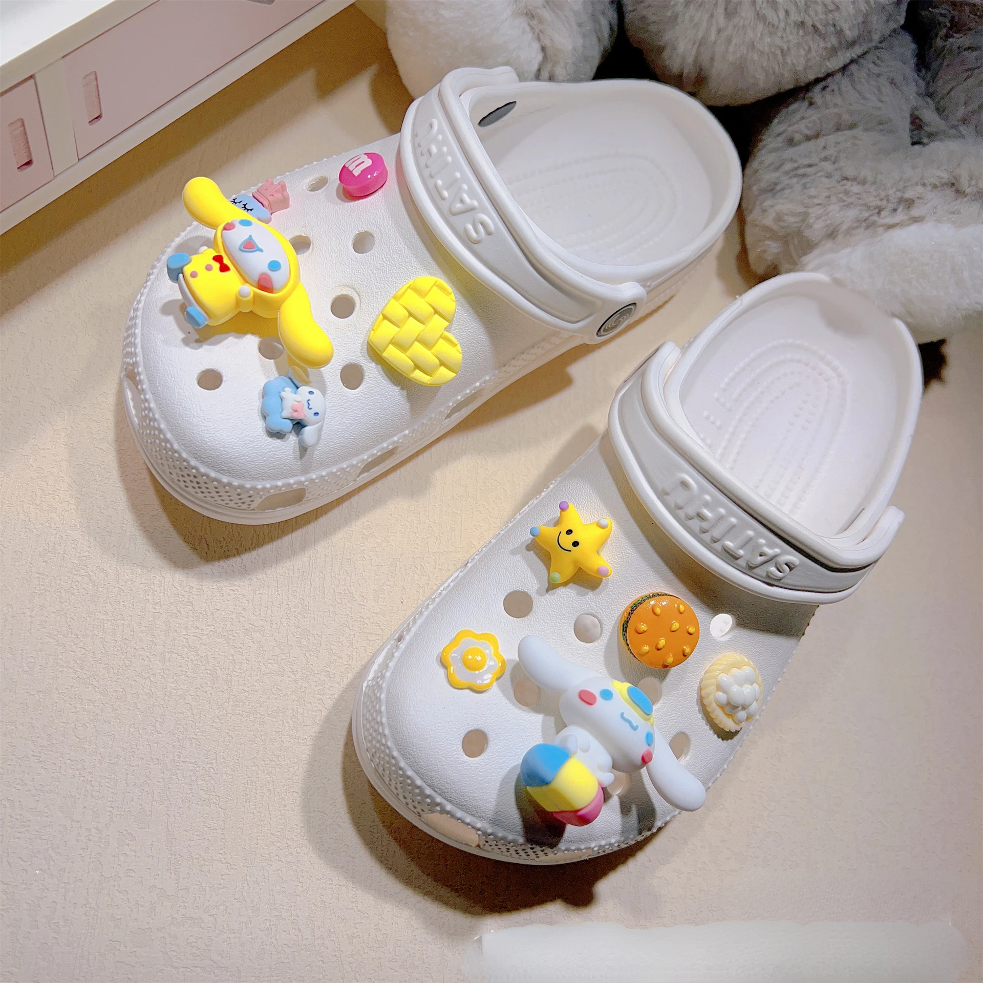 

Sanrio Cinnamoroll Shoe Buckle Set Kawaii Anime Characters Shoe Accessories Party Decorations Diy Toys Boys Girls Holiday Gifts