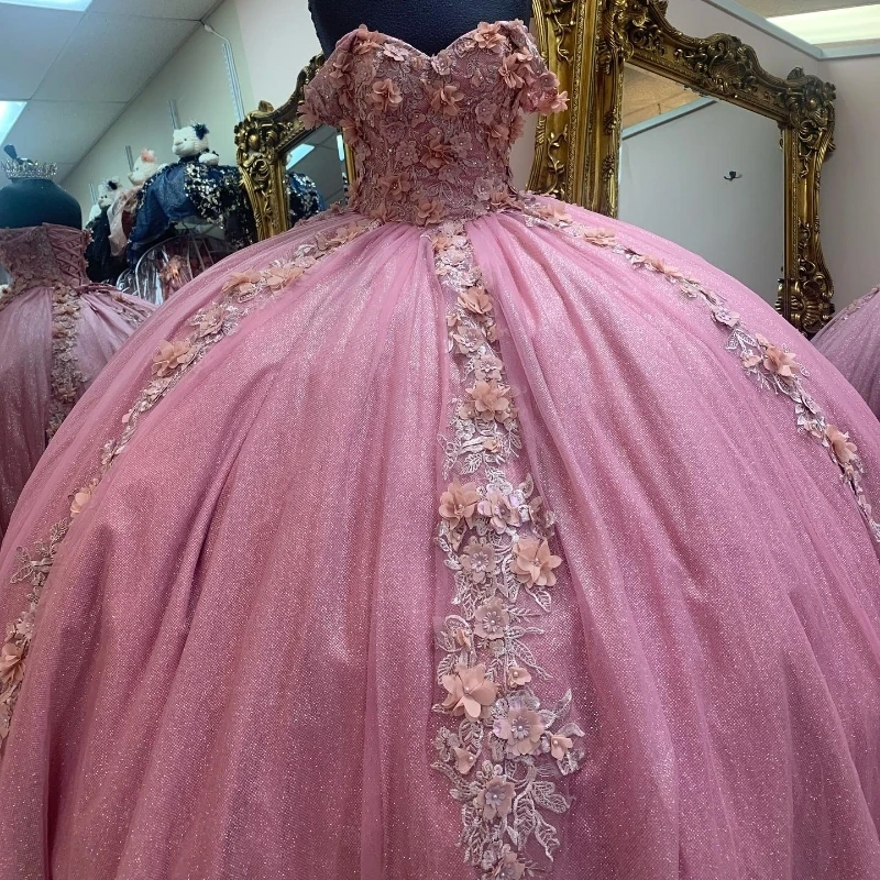 

Мексиканское розовое блестящее платье Quinceanera с открытыми плечами, 3D Раль, аппликация, кружевное бальное платье с бисером, милый корсет, Vestido 15 De