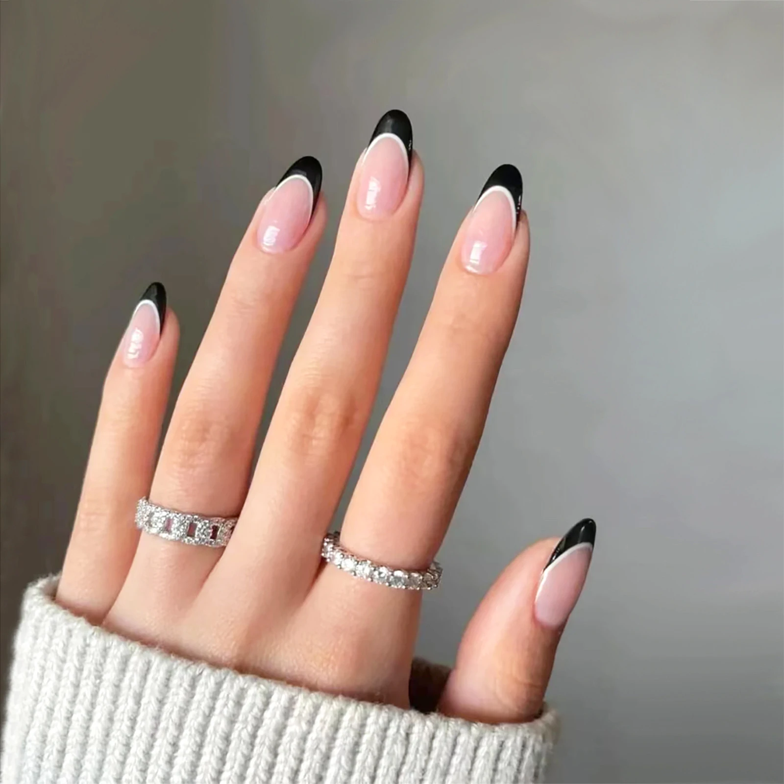 

Nude Pink Fake Nails Short Round Head Black French Tip Press on Nails Simple Charm False Nails Women Girls DIY Manicure 24Pcs
