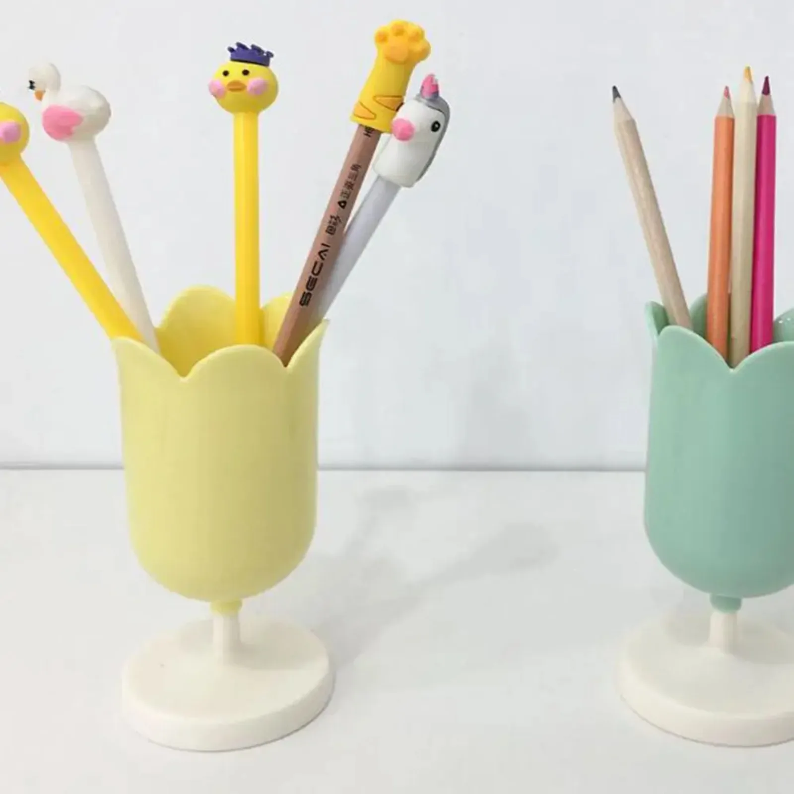 INS Tulips Storage Bucket Pen Holder Plastic Storage Tank Cup Makeup Brush Holder Desktop Storage Organizer Students Stationery