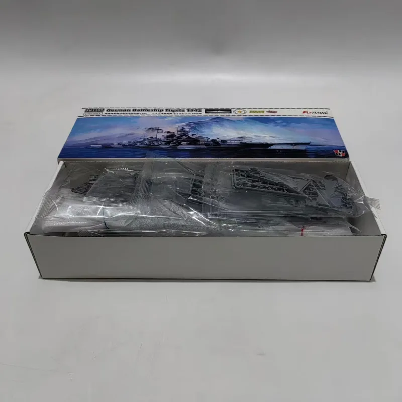 Flyhawk FH1133 Plastikmodellbausatz der deutschen Marine-Schlachtschiff Tirpitz im Maßstab 1:700