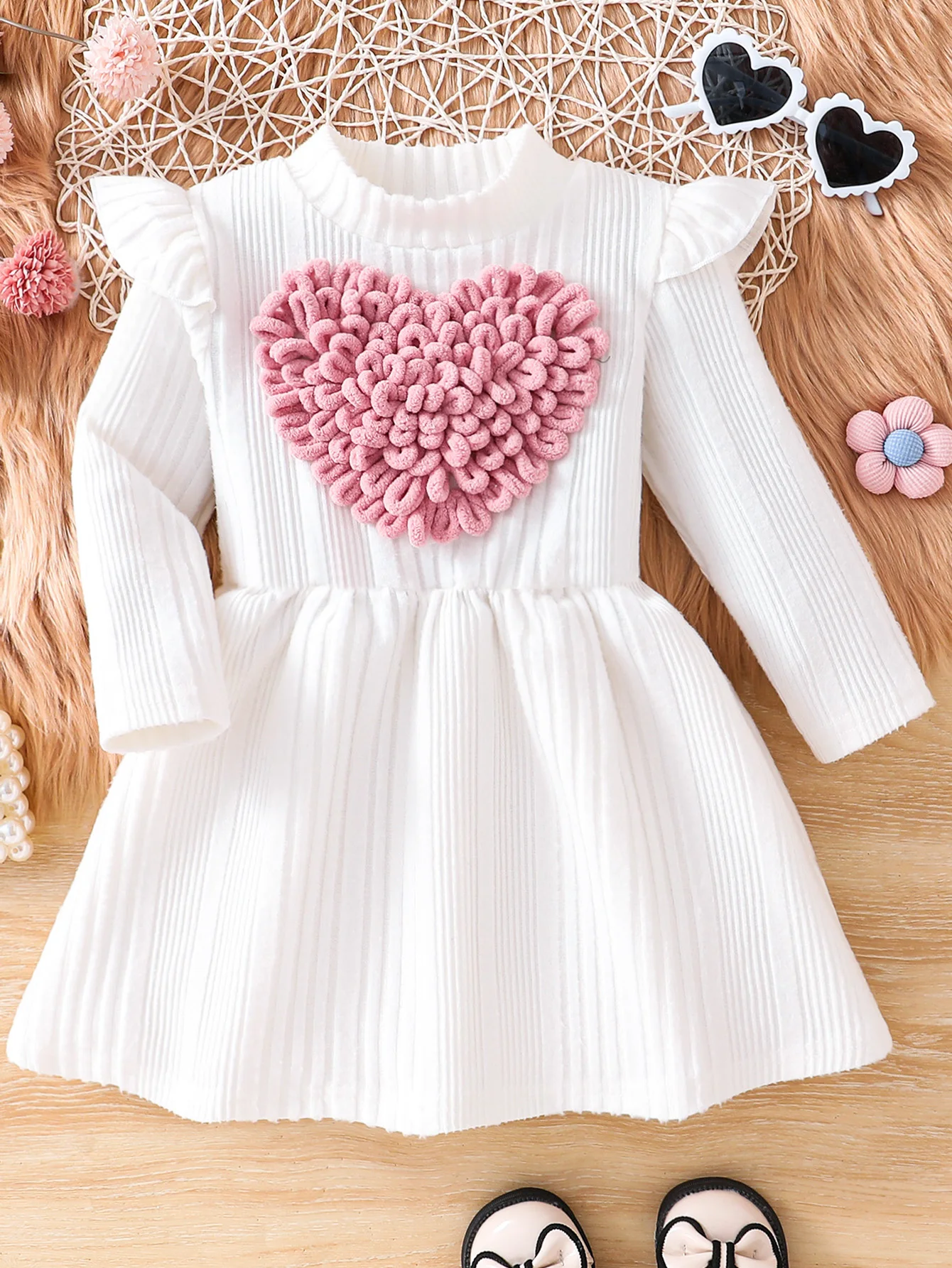 

Комплект из 1 предмета: тонкое весенне-осеннее платье для маленьких девочек, простое кружевное платье с круглым вырезом и длинными рукавами, украшенное 3D-сердечками, детская одежда, милое и модное платье принцессы для девочек, подходит для новорожденных 