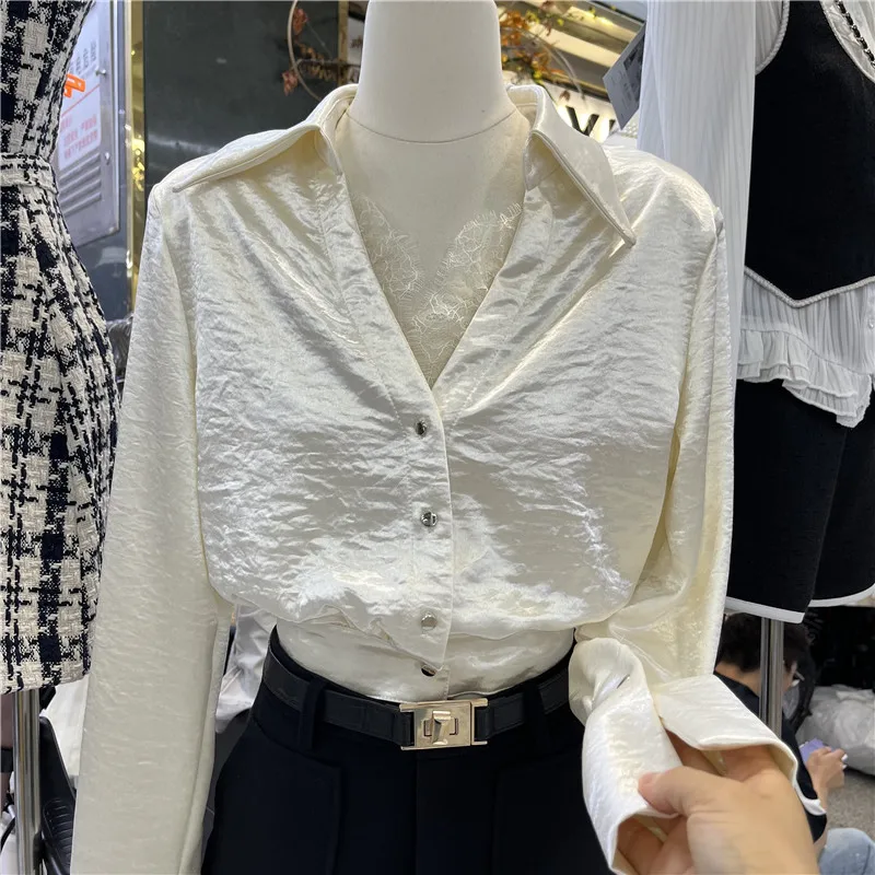 

Slim Fit Lace Patchwork V-Neck Satin Long Sleeve Short Cardigan Shirt Women's Fashion 2025 Autumn New Style Shoulder Pad Design