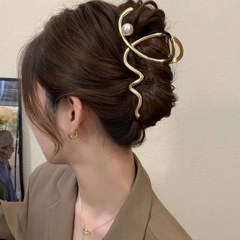 

Korean Cross Wavy Pearl Hair Claw Clip Girls Simple Versatile Gold Shark Clip Elegant Women Back Head Bun Hair Accessory Gifts