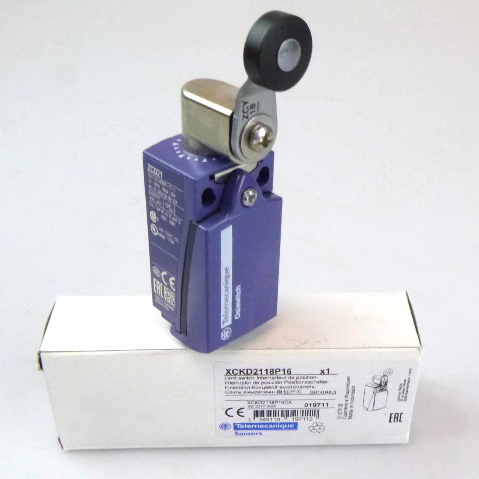 

XCKD2118P16 travel switches XC Standard, XCKD, thermoplastic roller lever, 1NC+1 NO, snap, M16