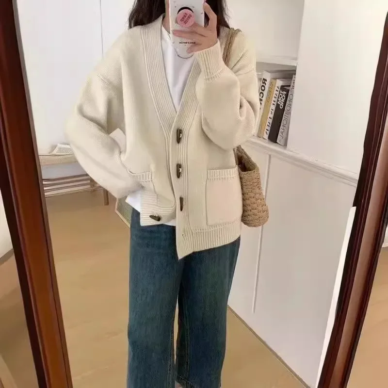 

Horn Button Casual Sweater Coat Women 2024 Autumn and Winter New Thick Soft Waxy Loose Korean Version V-neck Sweater Cardigan