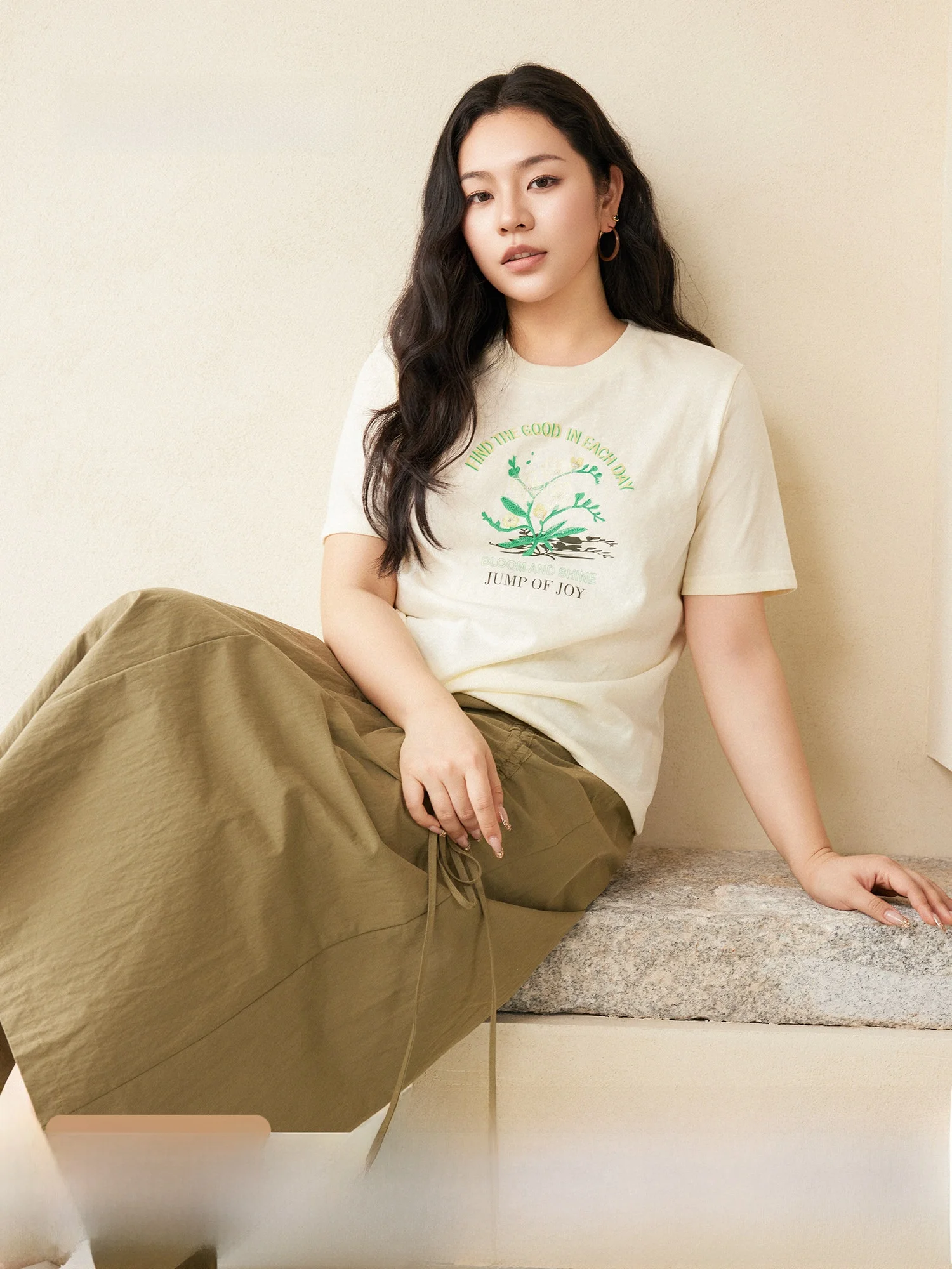 

Футболка Plusmall с коротким рукавом из хлопкового трикотажа с вышивкой в виде снежинок и цветочным принтом, повседневный стиль, весенняя коллекция