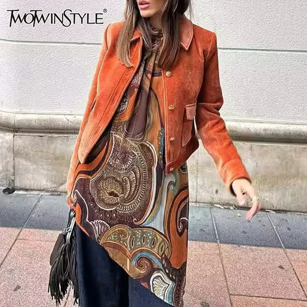 

Жакет TWOTWINSTYLE коричневый, вельветовый, укороченный, в стиле ретро, элегантный, с отложным воротником, длинными рукавами и золотыми пуговицами, для стильных повседневных образов