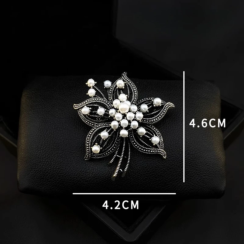 786 Sophisticated Elegant Flower Pearl Brooch High-End Luxury Vintage Western Classy Chic Suit Blazer Pin Decorative Accessory