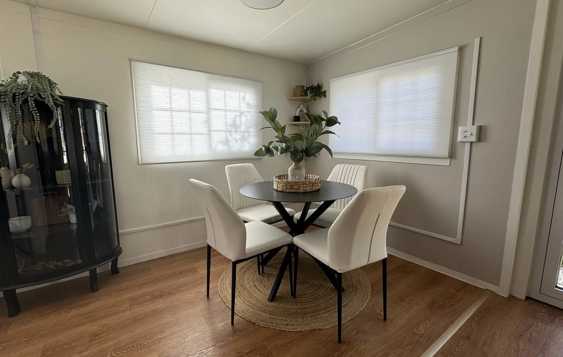 منزل حاوية حديث قابل للتوسيع مكون من 3 غرف نوم بطول 20 قدمًا - 40 قدمًا مع سطح وشرفة مغطاة للفيلات