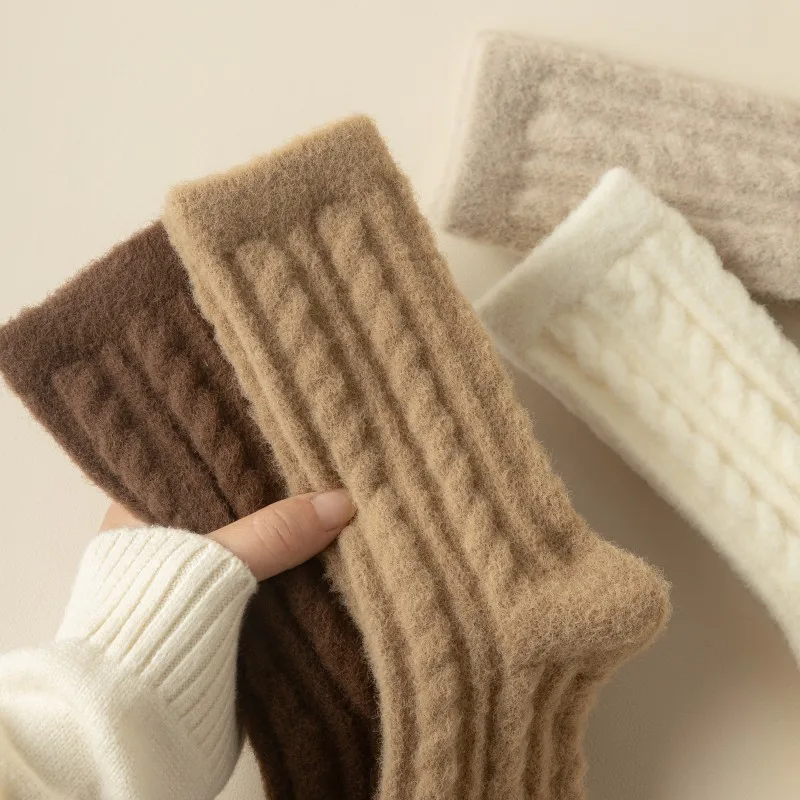 Warme Kaschmir Socken Frauen Winter Verdicken Plüsch Socken Mitte Rohr Retro Einfarbig Wolle Thermische Japanische Mode Hause Schlafen Socke