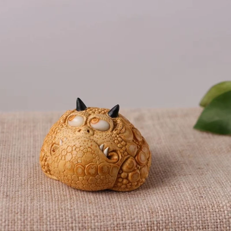

Bamboo root carving golden toad handle ornament to attract wealth, home collection and gift